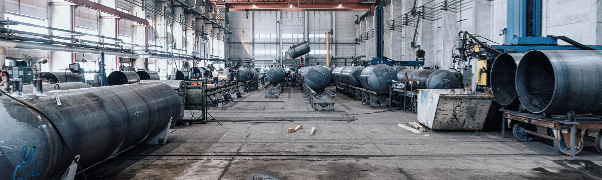 Heavy industry construction plant welding tanks